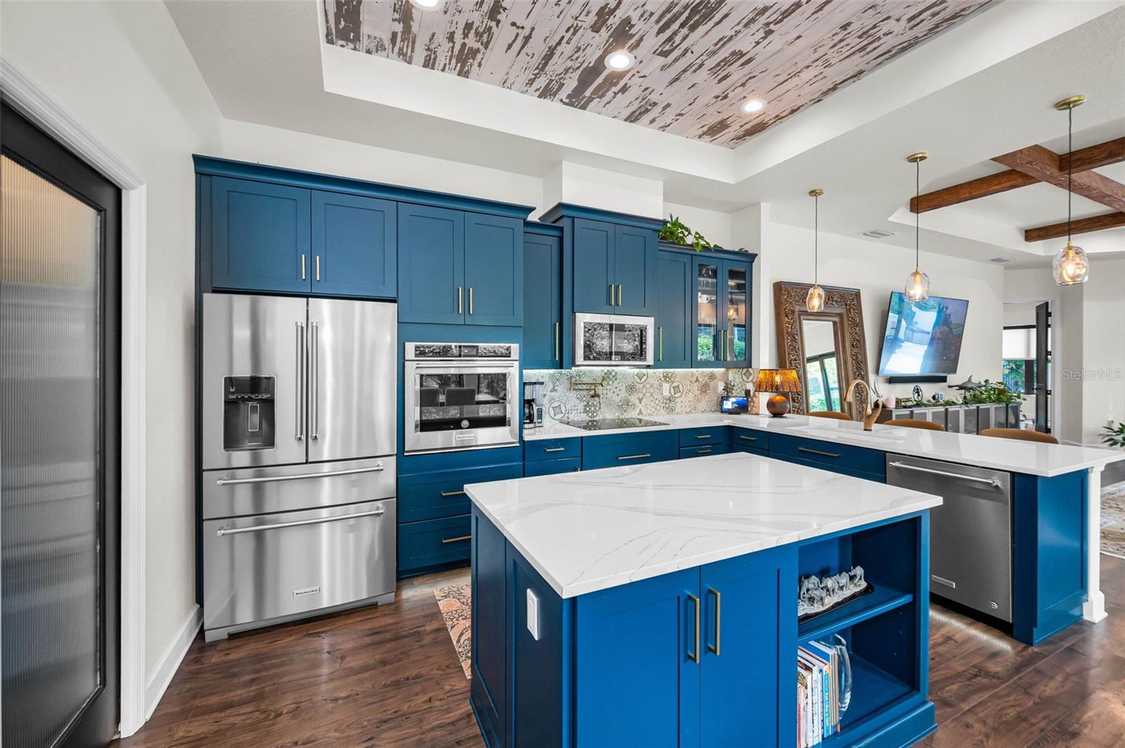 Listing photo id 8 for 404 Marshall Street