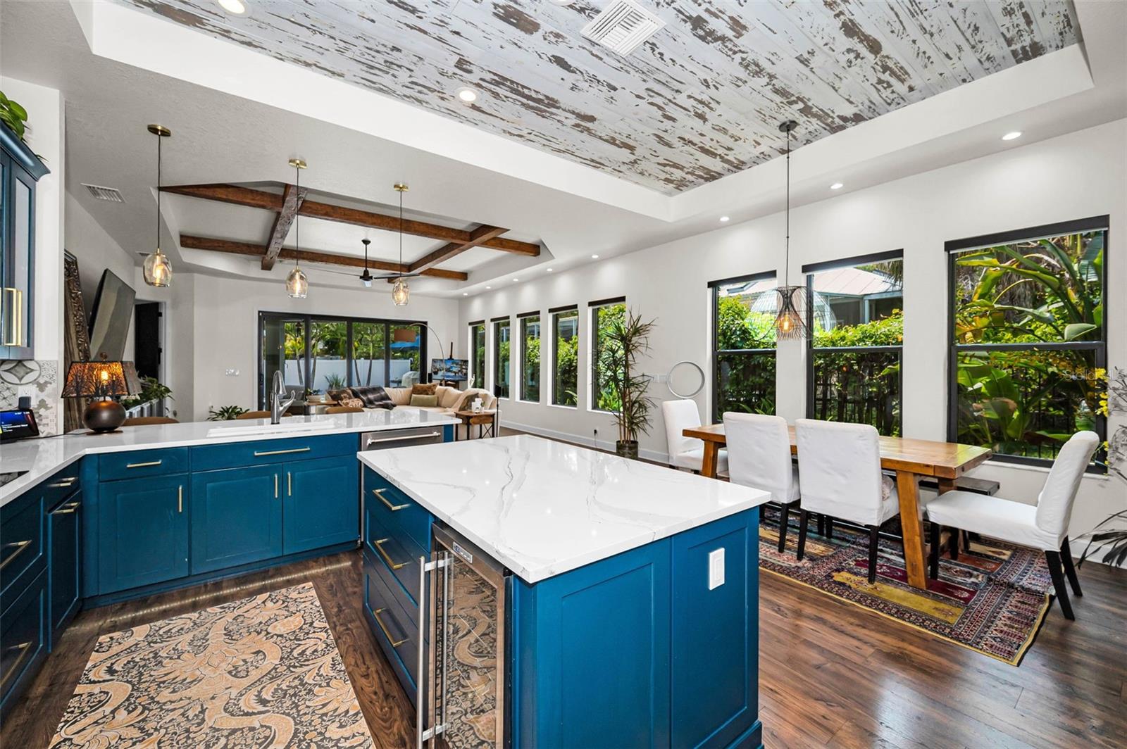 Listing photo id 9 for 404 Marshall Street