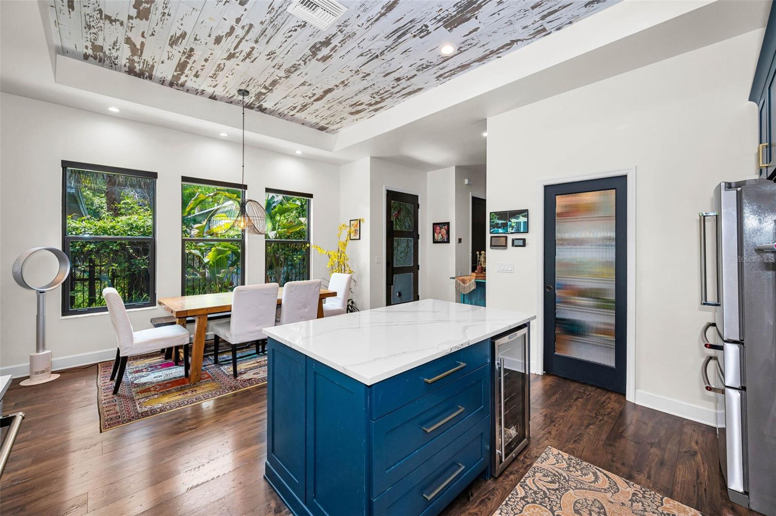 Listing photo id 10 for 404 Marshall Street