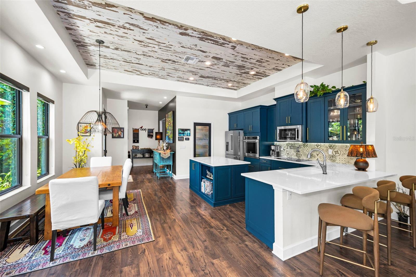 Listing photo id 11 for 404 Marshall Street