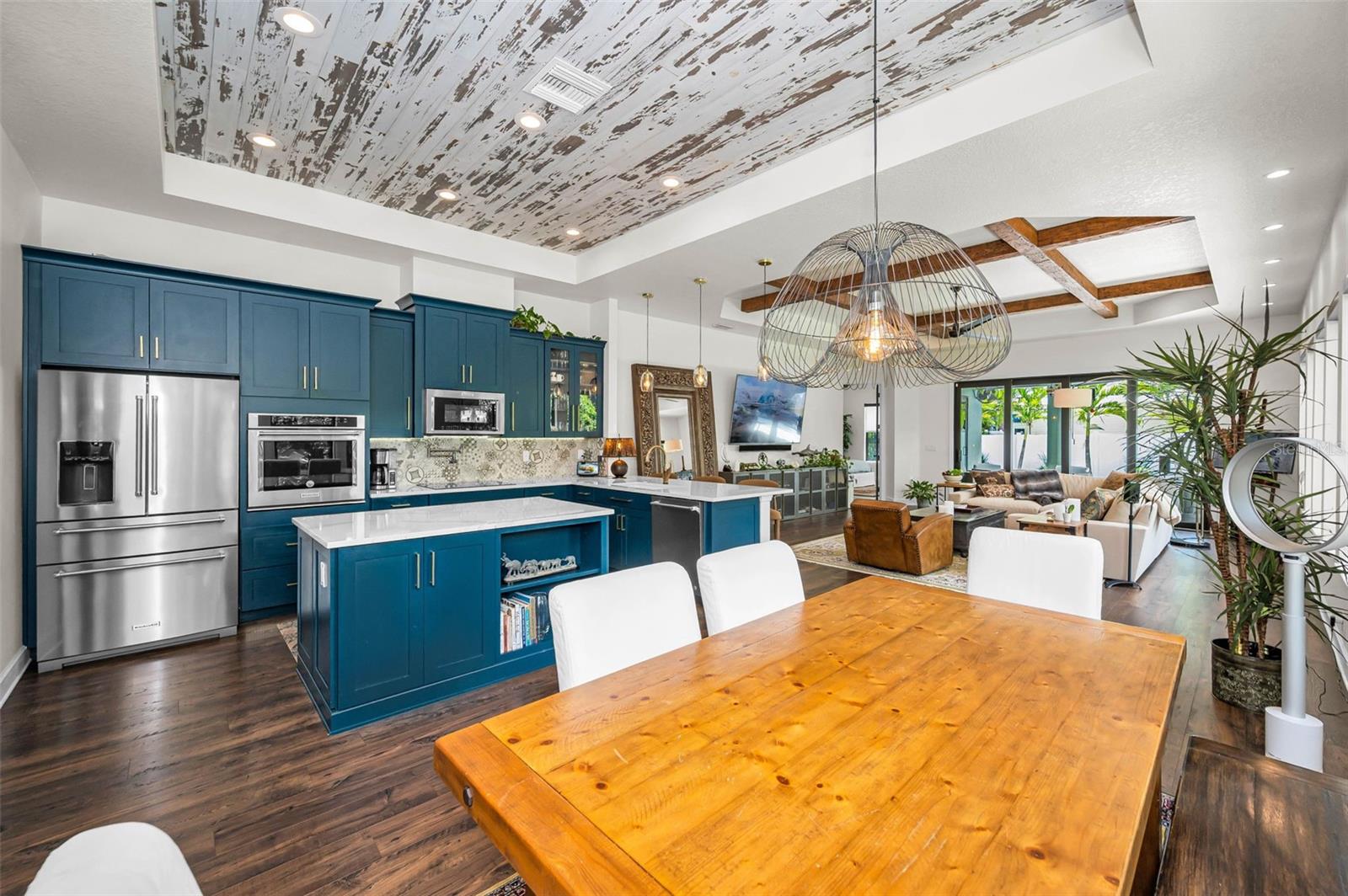 Listing photo id 13 for 404 Marshall Street