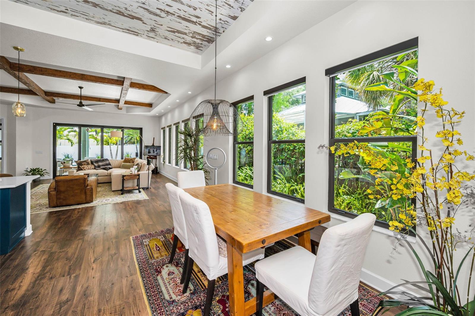 Listing photo id 14 for 404 Marshall Street