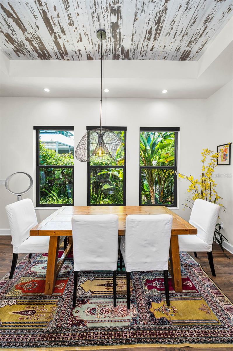 Listing photo id 16 for 404 Marshall Street