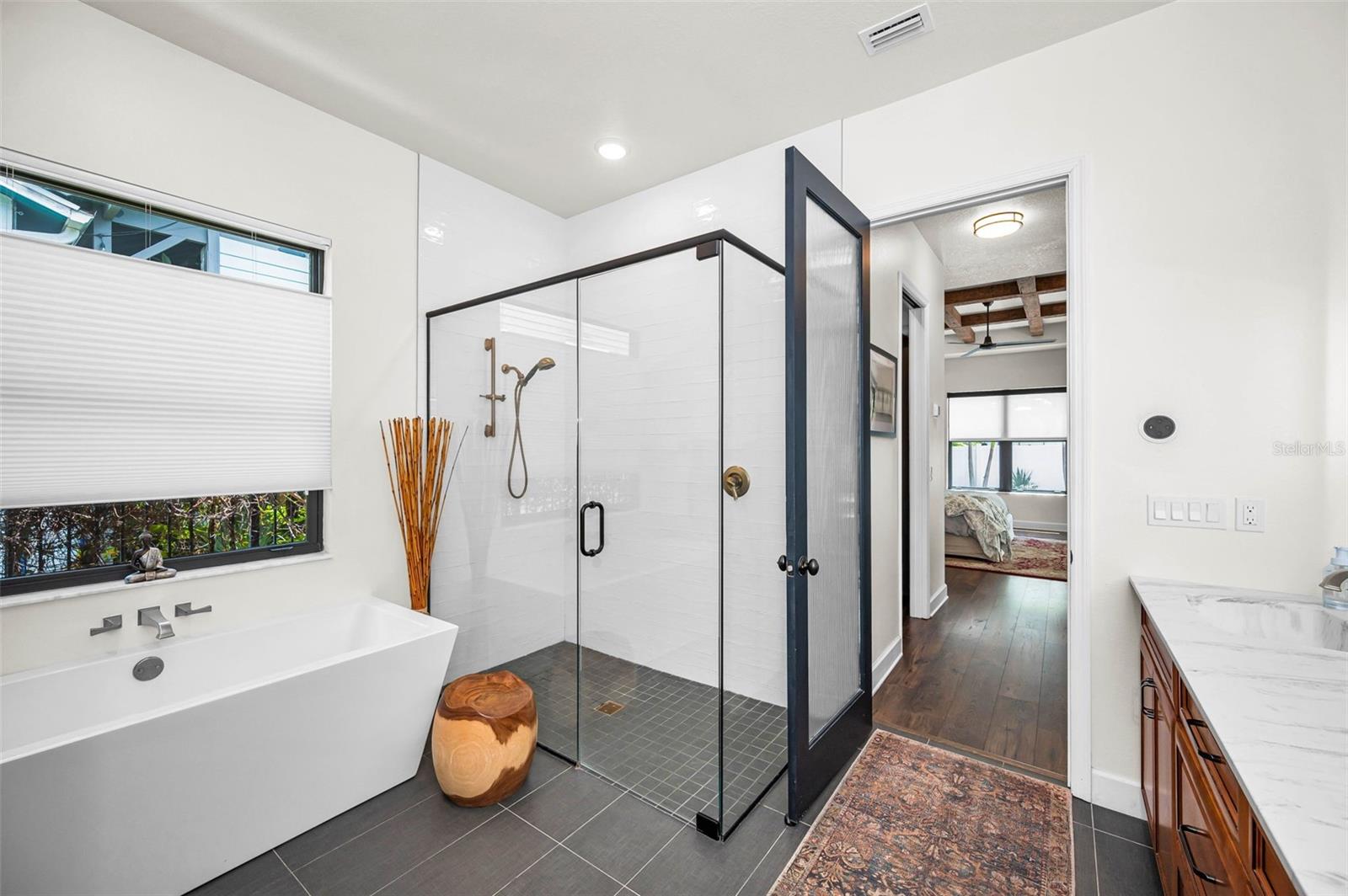 Listing photo id 22 for 404 Marshall Street