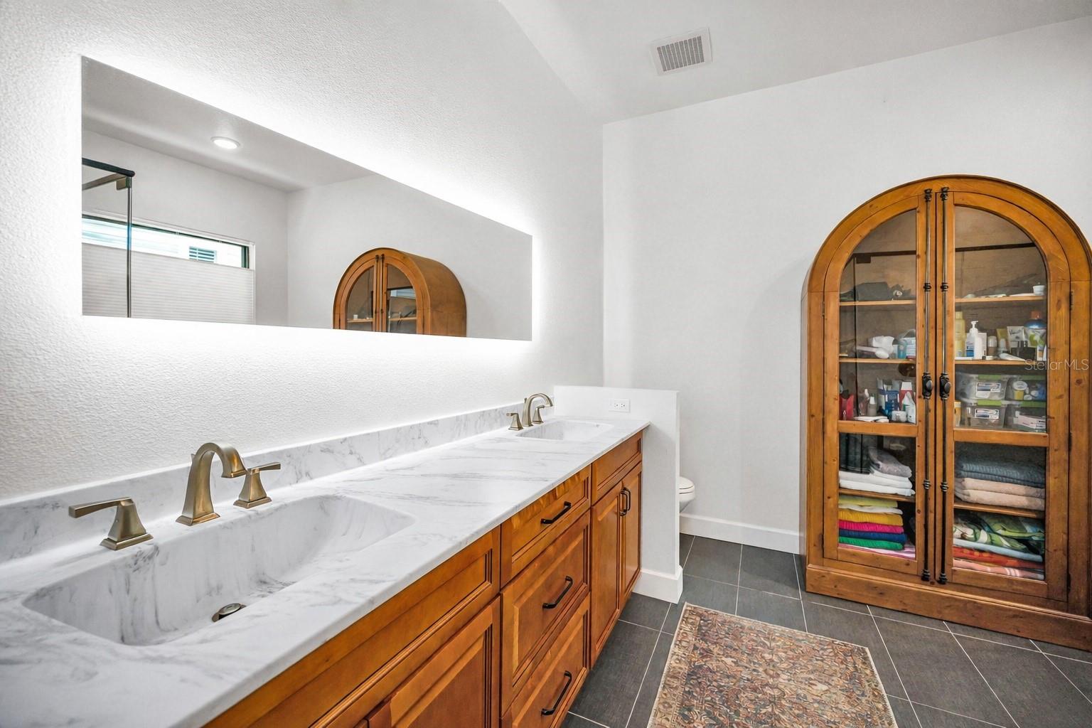 Listing photo id 23 for 404 Marshall Street