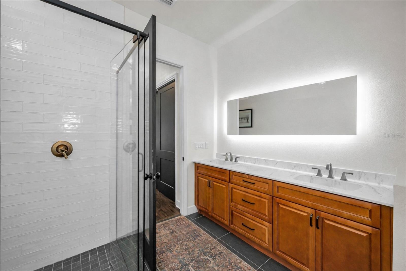 Listing photo id 24 for 404 Marshall Street