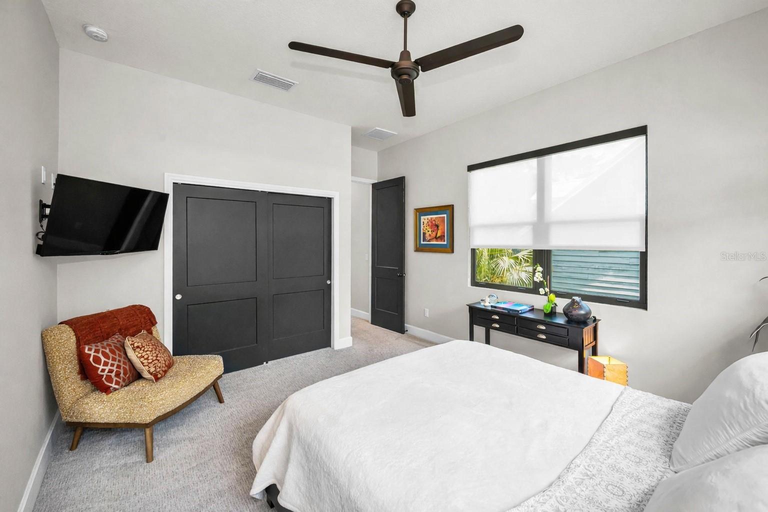 Listing photo id 33 for 404 Marshall Street