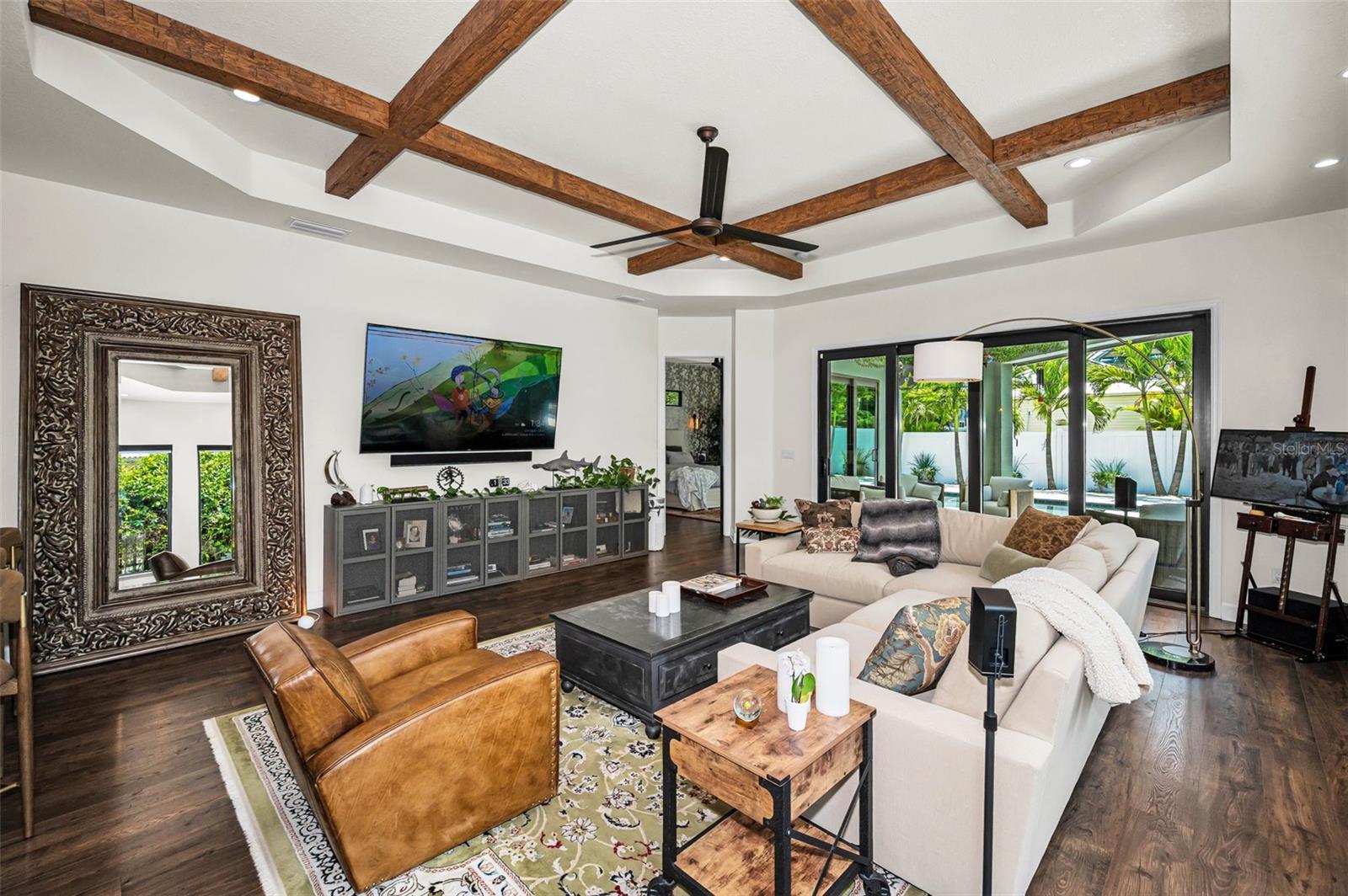 Listing photo id 2 for 404 Marshall Street