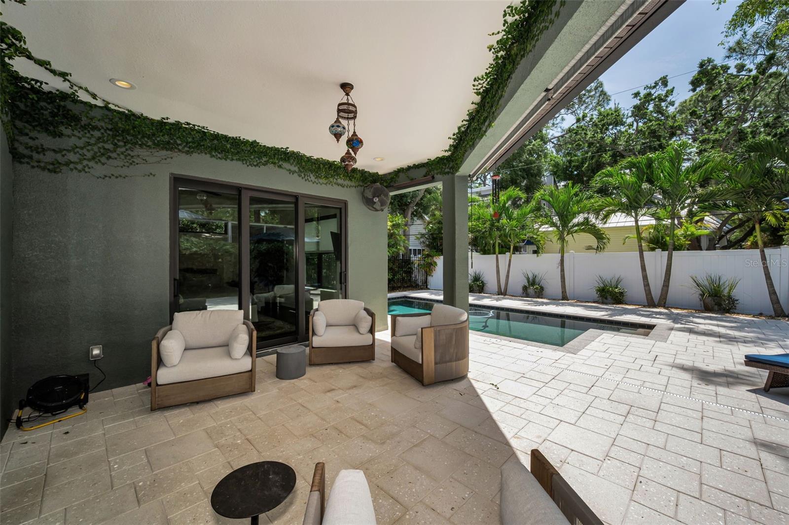 Listing photo id 40 for 404 Marshall Street