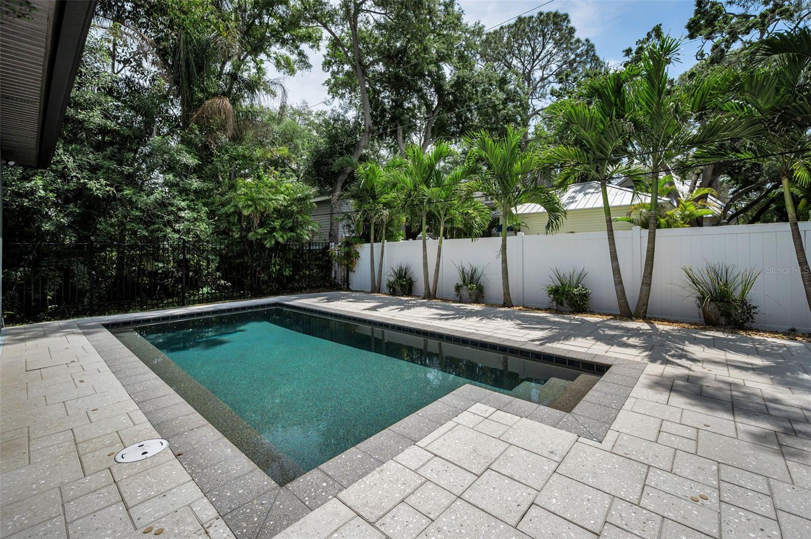 Listing photo id 42 for 404 Marshall Street