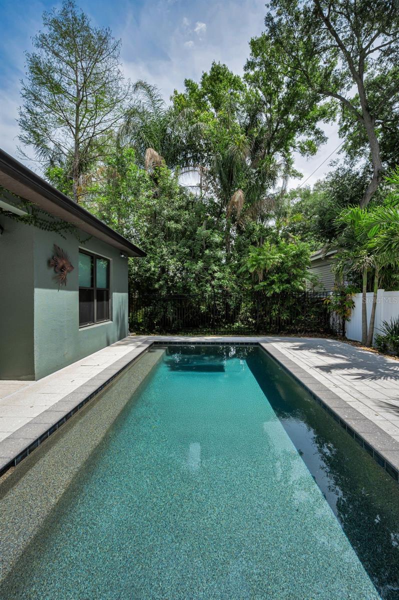 Listing photo id 44 for 404 Marshall Street