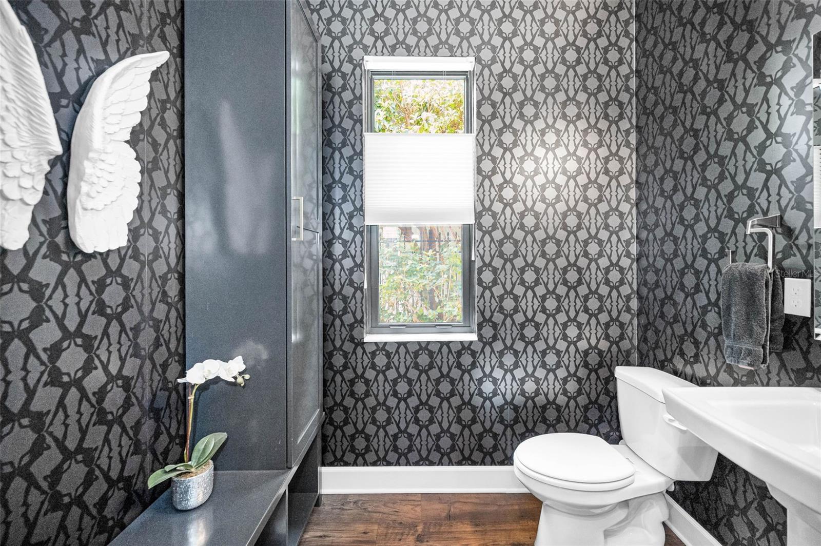 Listing photo id 4 for 404 Marshall Street