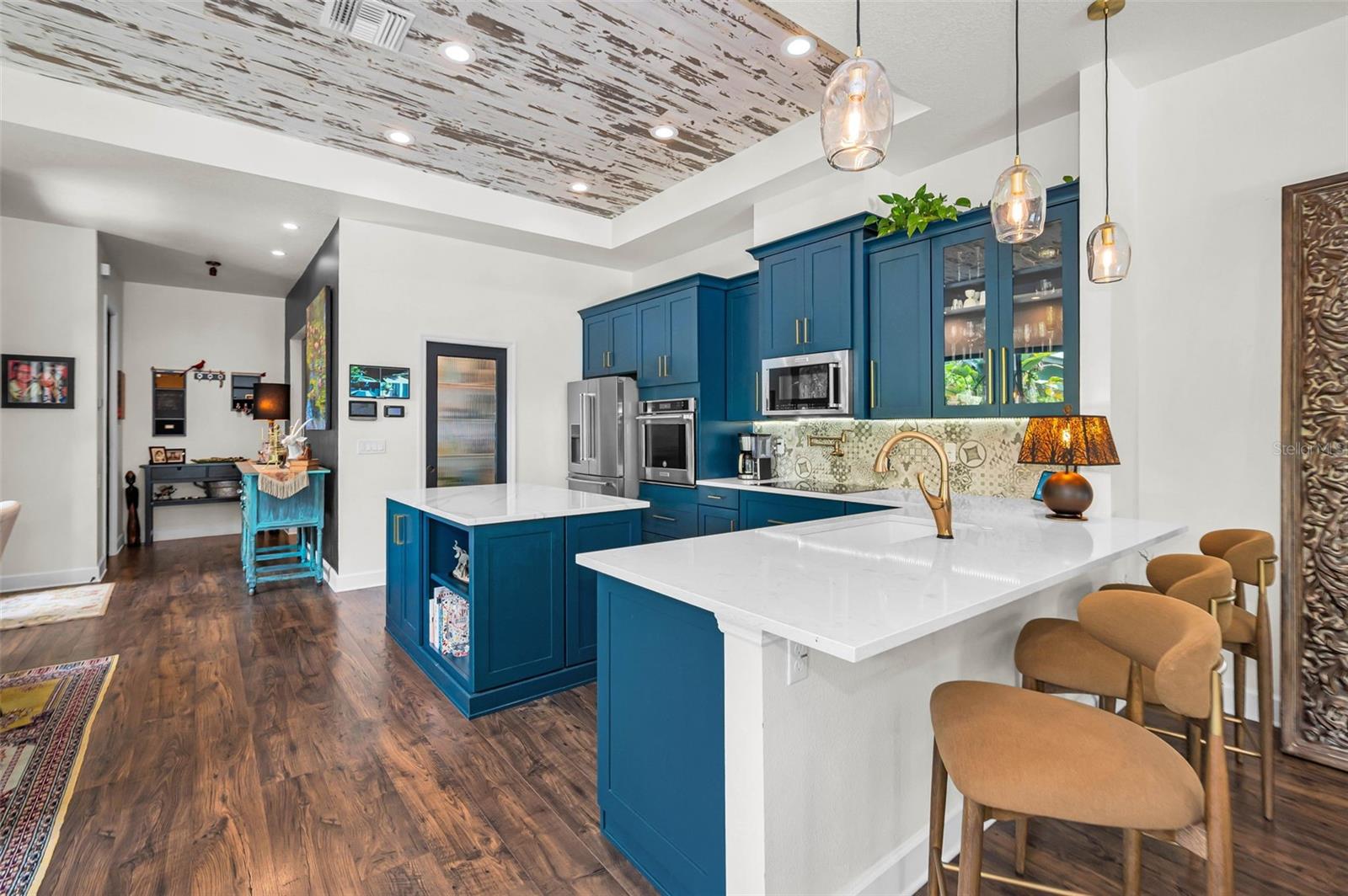 Listing photo id 5 for 404 Marshall Street