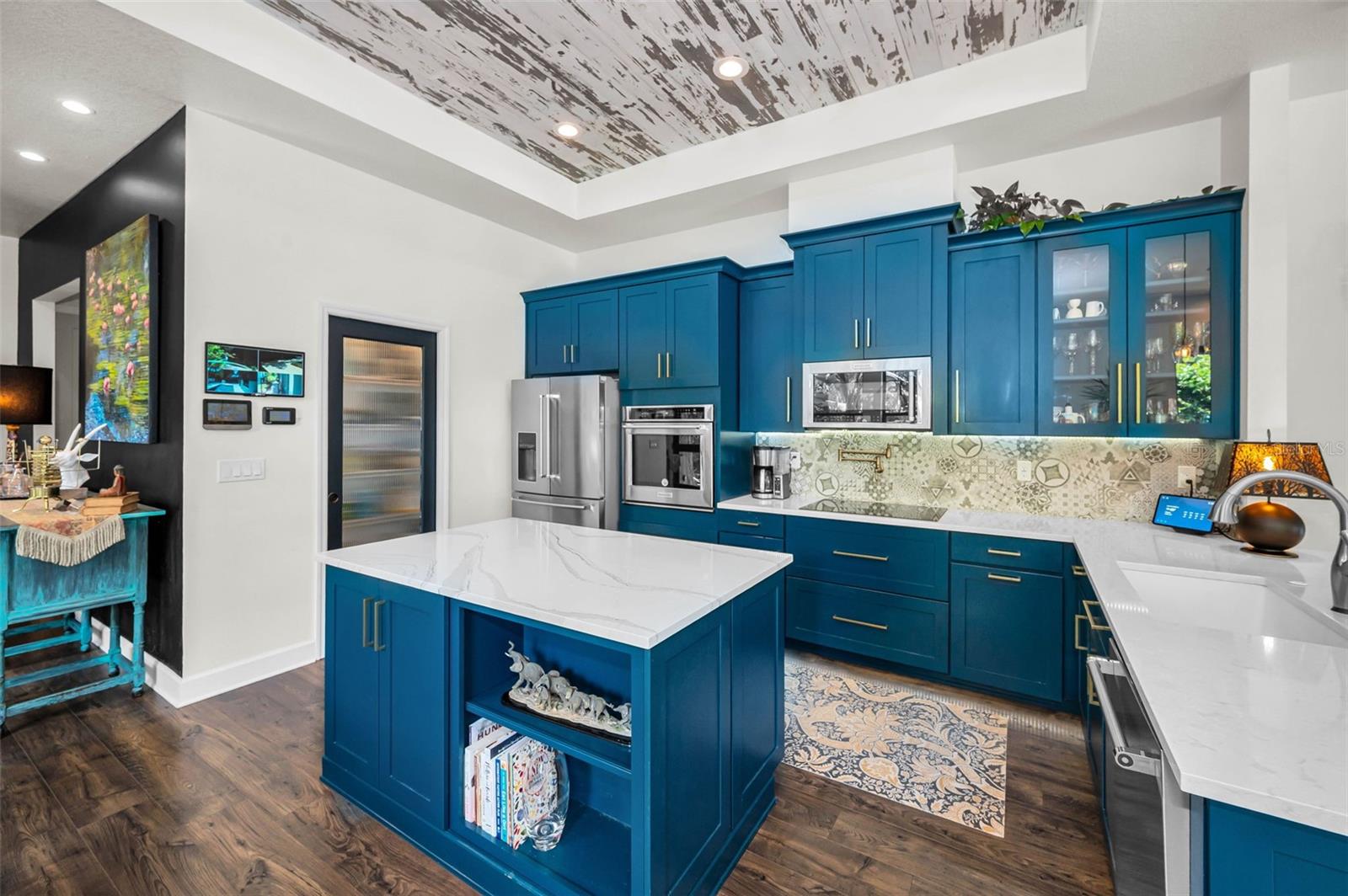 Listing photo id 6 for 404 Marshall Street