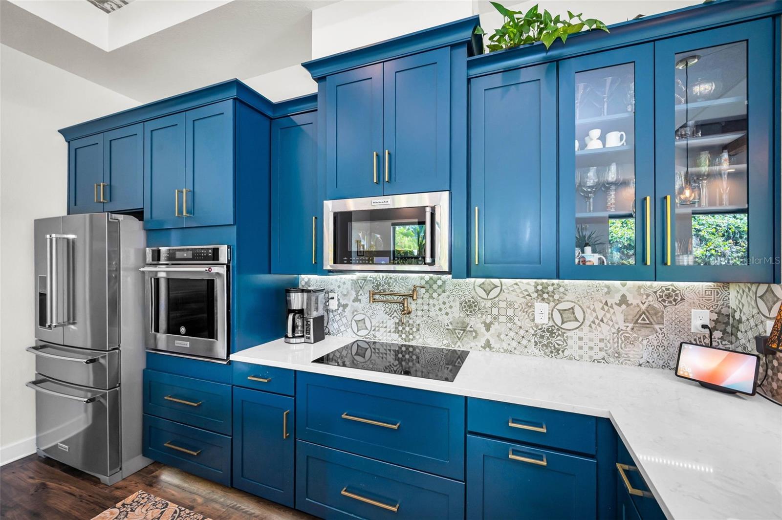 Listing photo id 7 for 404 Marshall Street