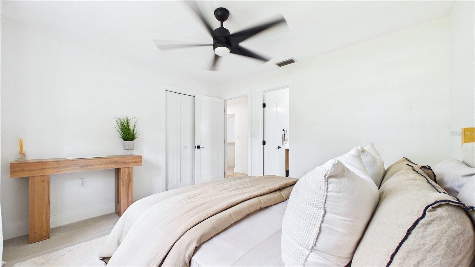 Image 19 of 42 For 1920 New Hampshire Avenue Ne