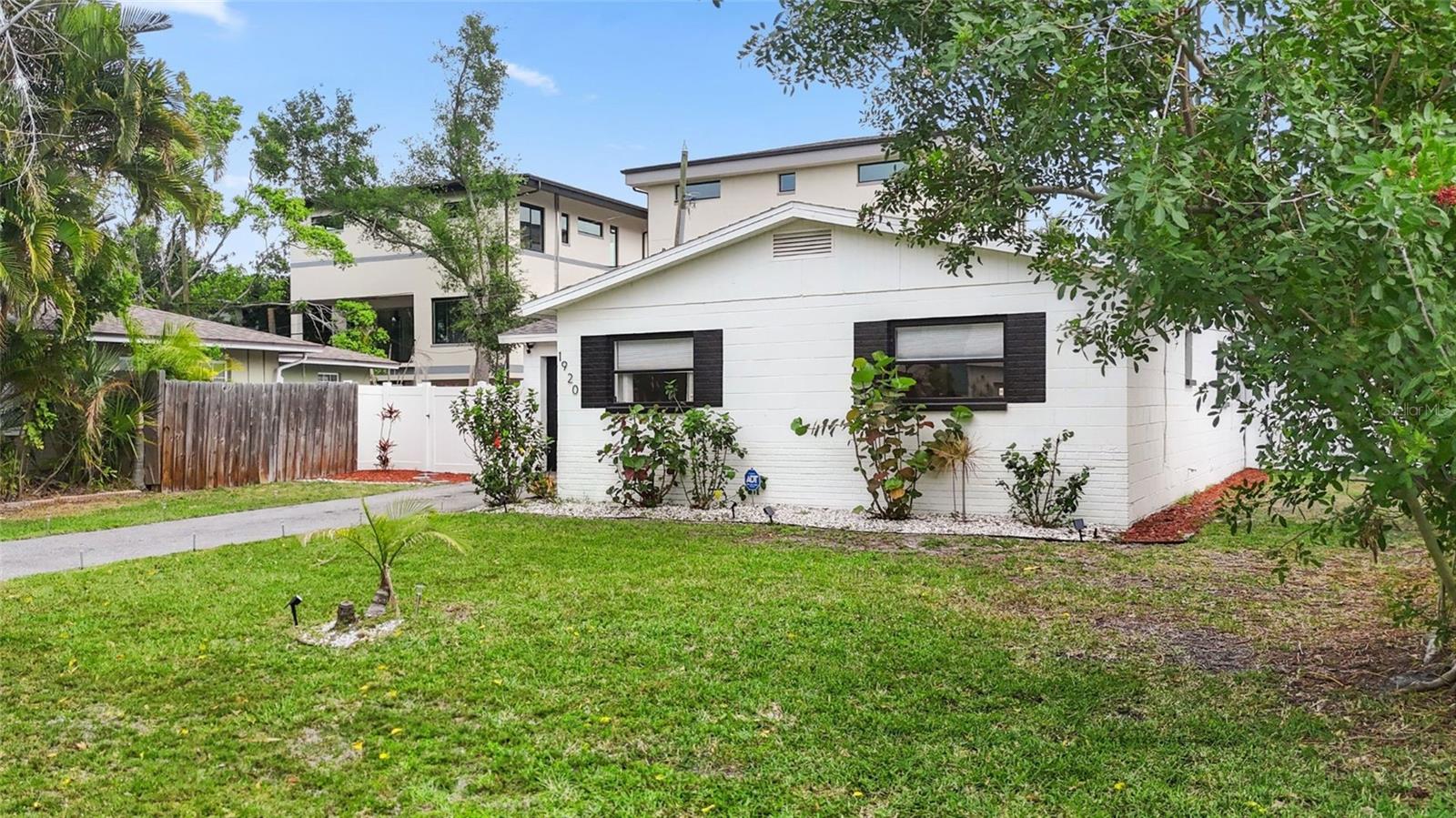 Image 2 of 42 For 1920 New Hampshire Avenue Ne