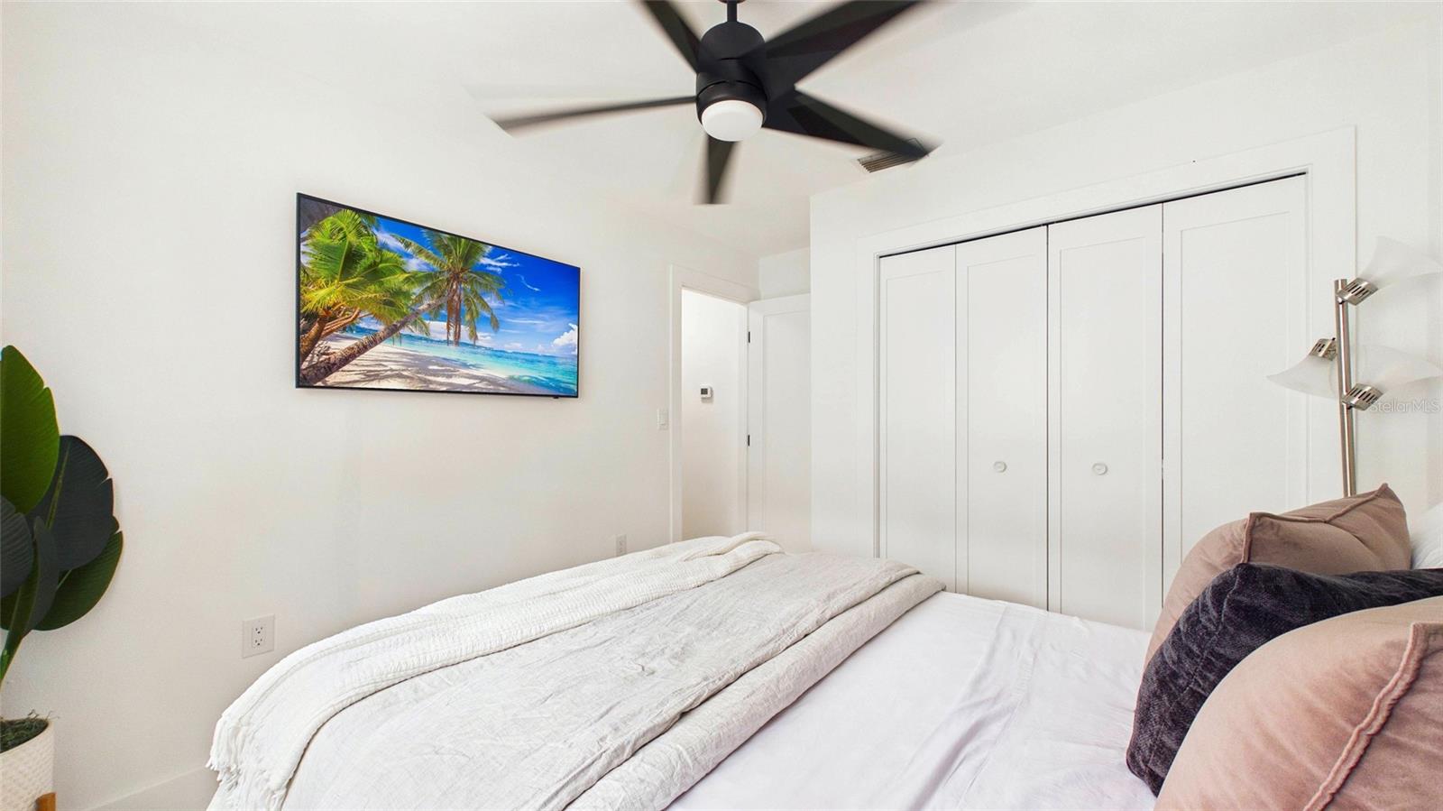 Image 24 of 42 For 1920 New Hampshire Avenue Ne