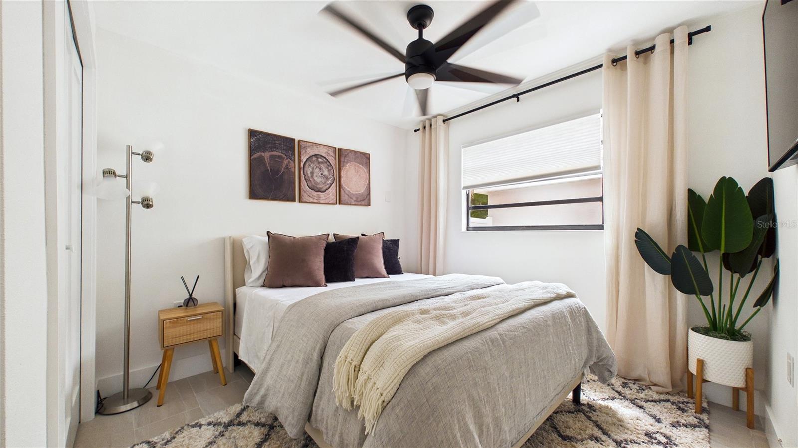 Image 25 of 42 For 1920 New Hampshire Avenue Ne