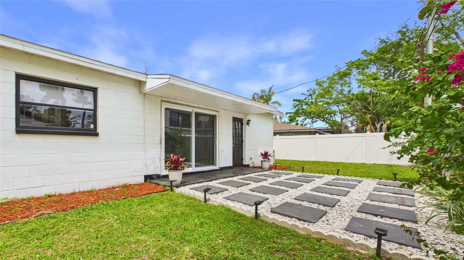 Image 31 of 42 For 1920 New Hampshire Avenue Ne