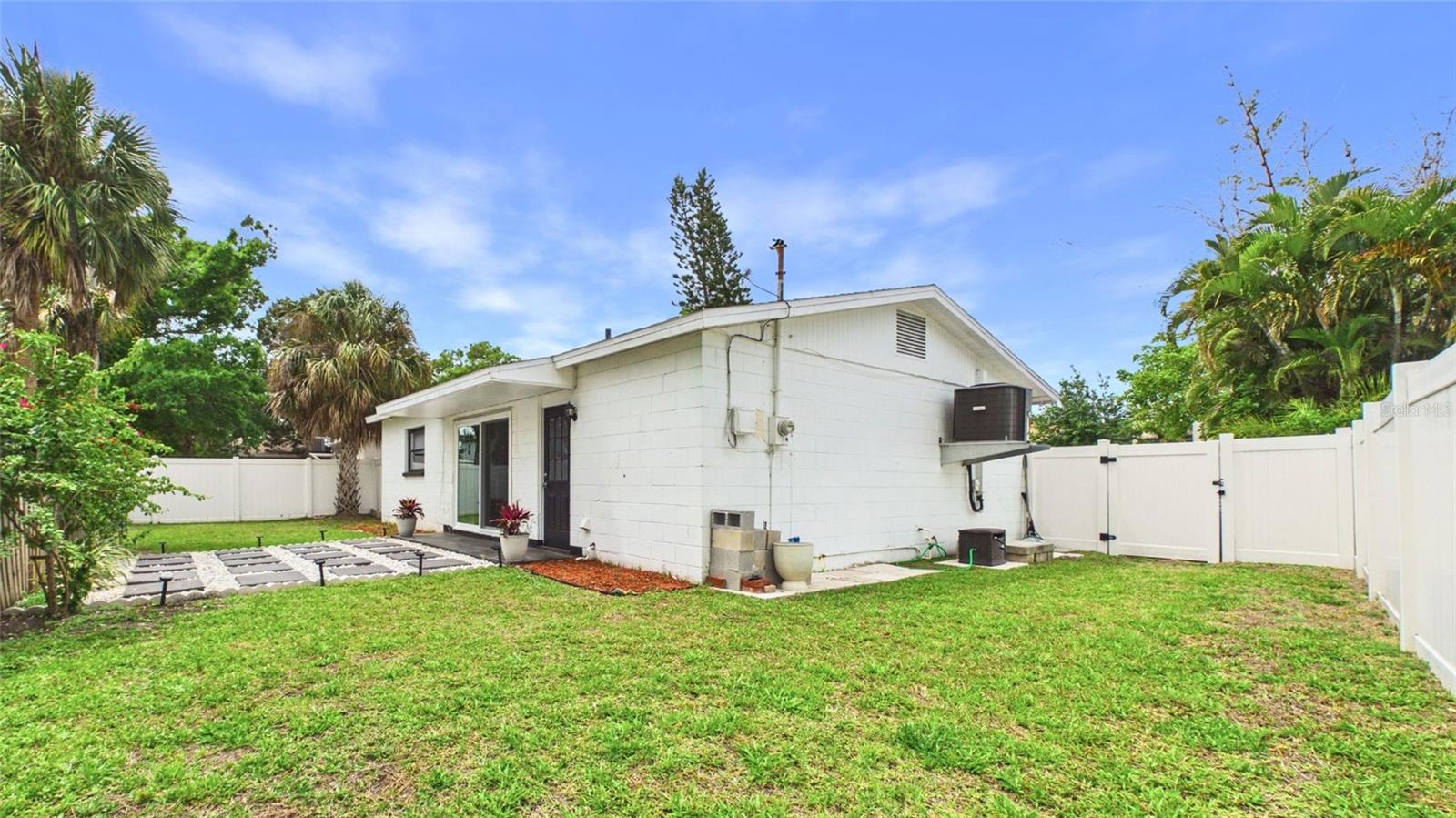 Image 34 of 42 For 1920 New Hampshire Avenue Ne