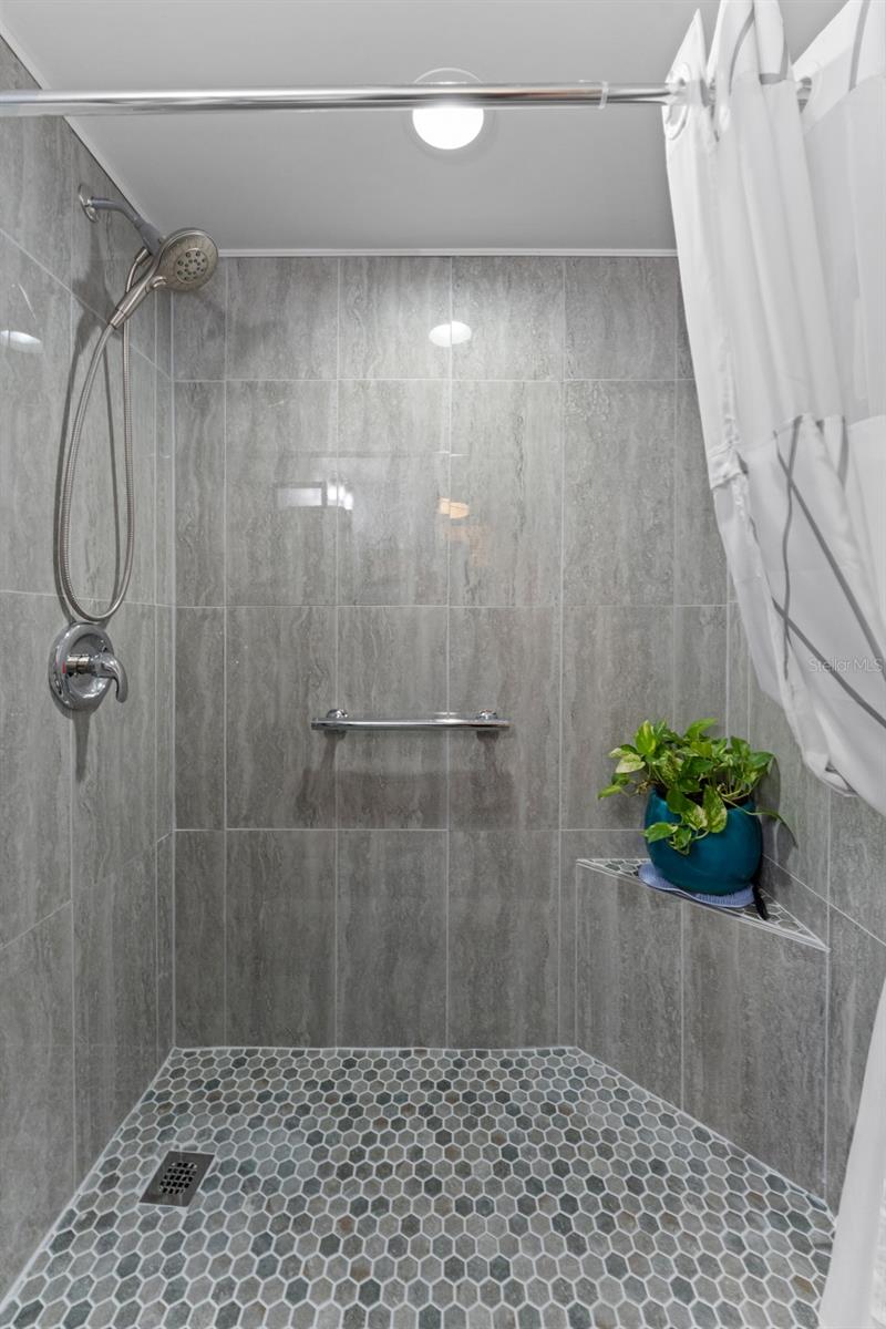 Image 27 of 39 For 2647 Cedar View Court