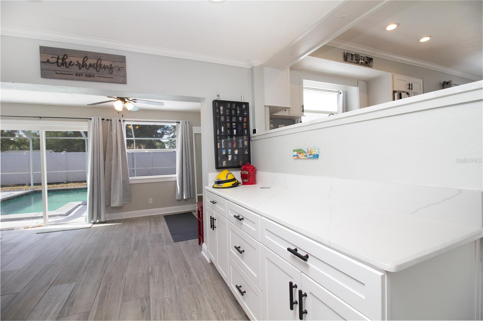 Listing photo id 8 for 7018 Oakview Circle