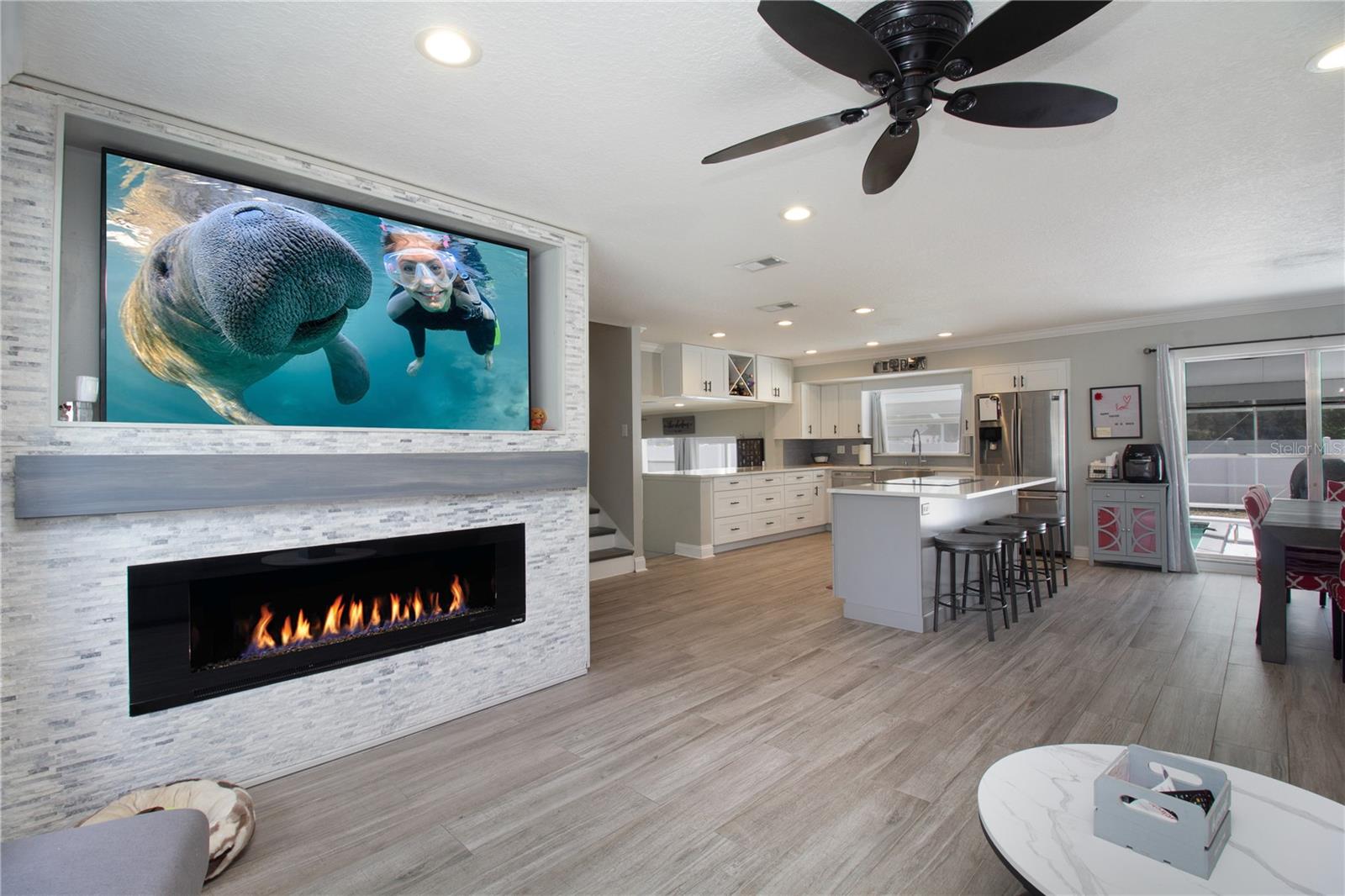 Listing photo id 11 for 7018 Oakview Circle