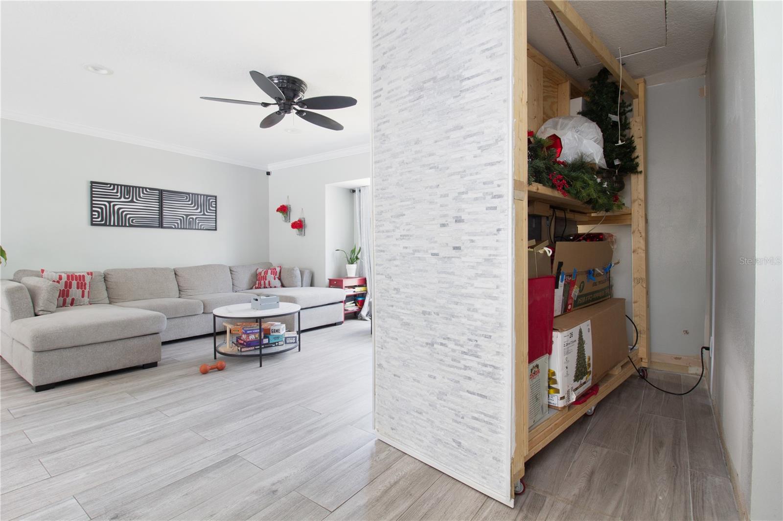 Listing photo id 12 for 7018 Oakview Circle