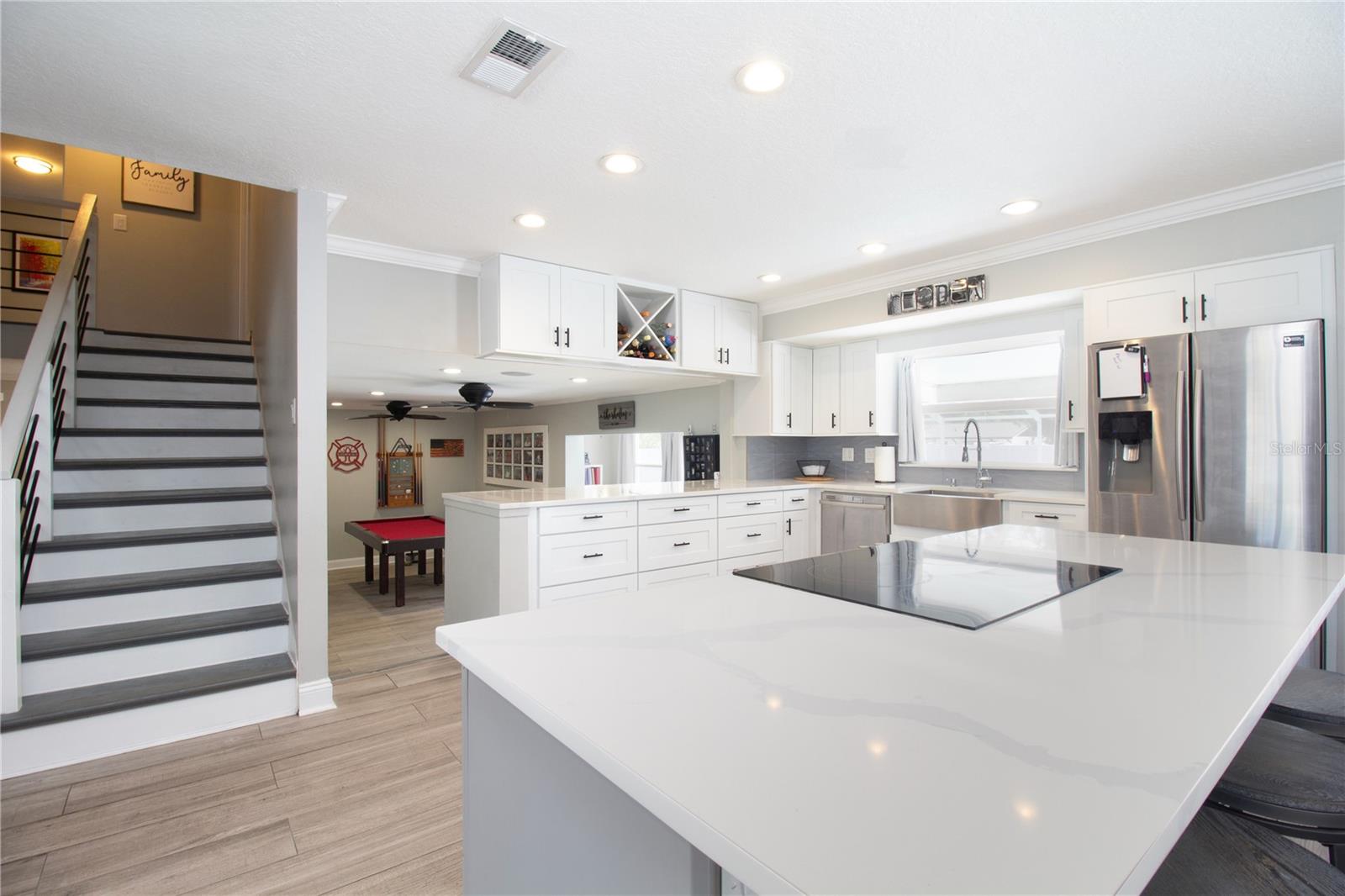 Listing photo id 13 for 7018 Oakview Circle