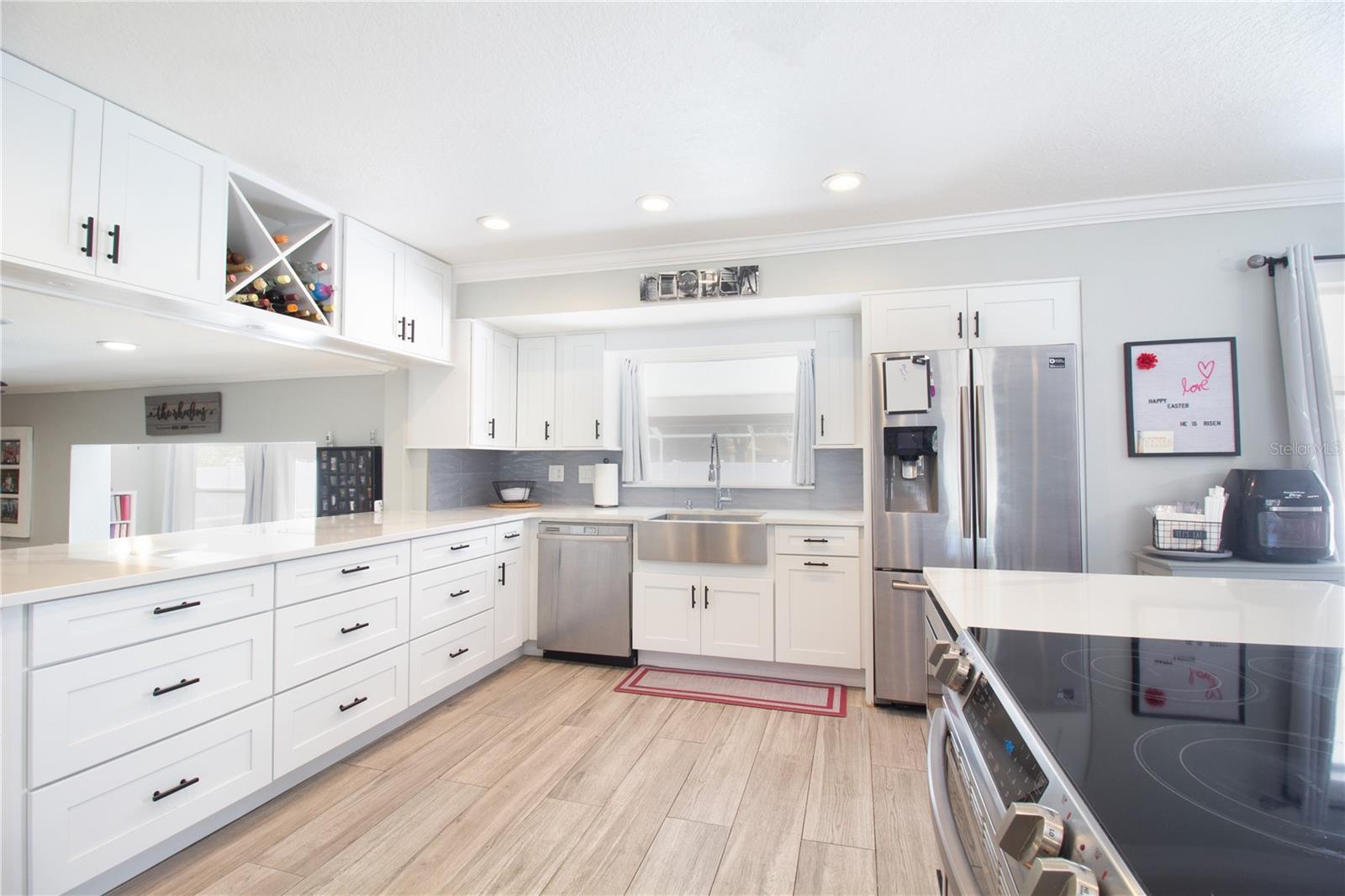 Listing photo id 14 for 7018 Oakview Circle