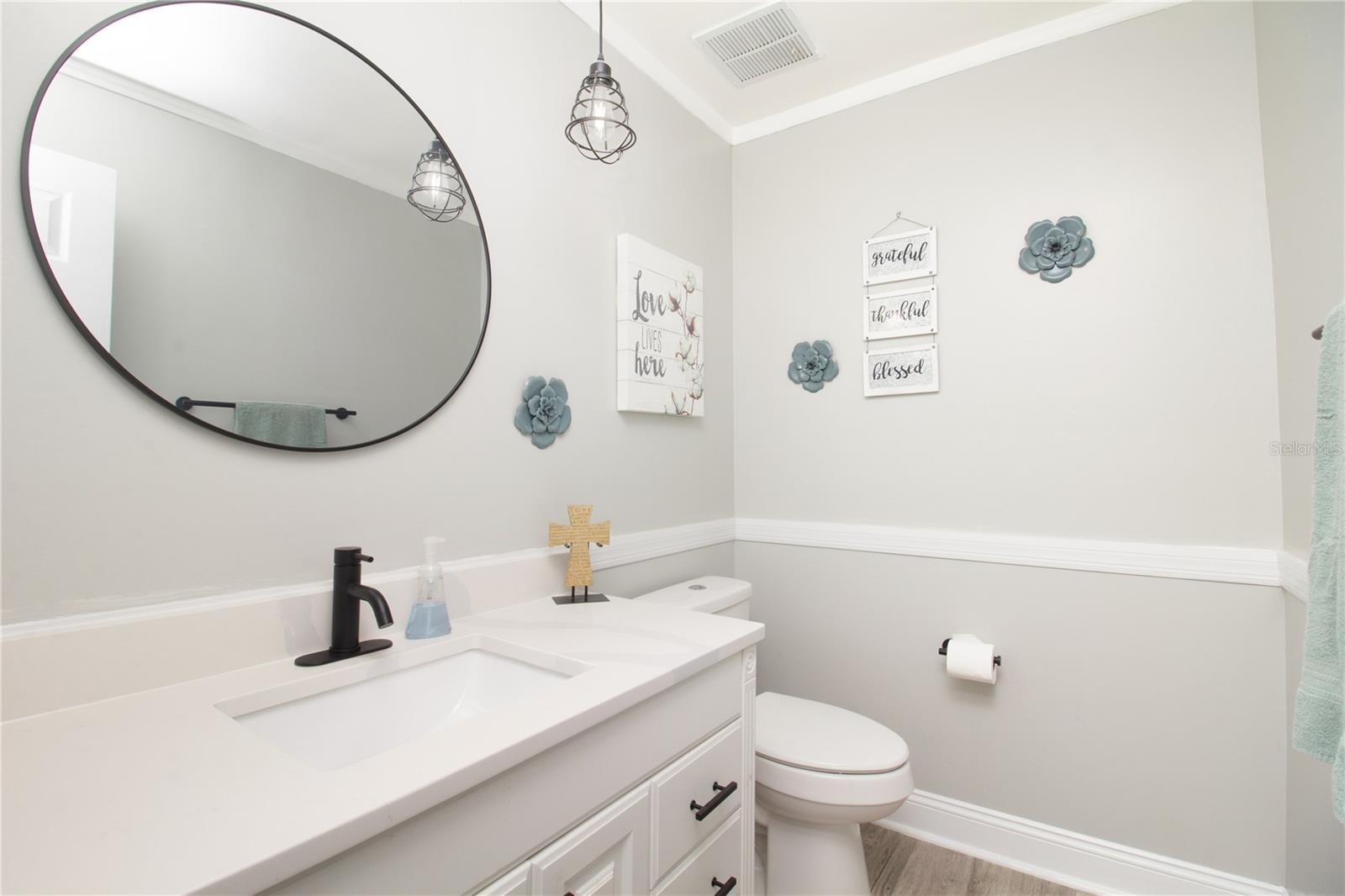 Listing photo id 16 for 7018 Oakview Circle