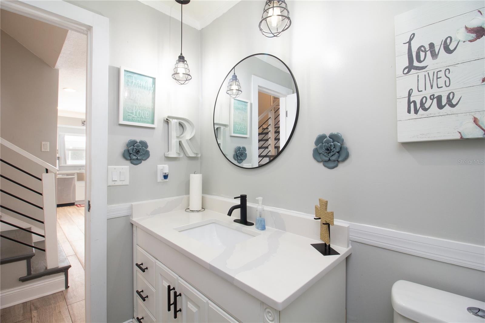 Listing photo id 17 for 7018 Oakview Circle