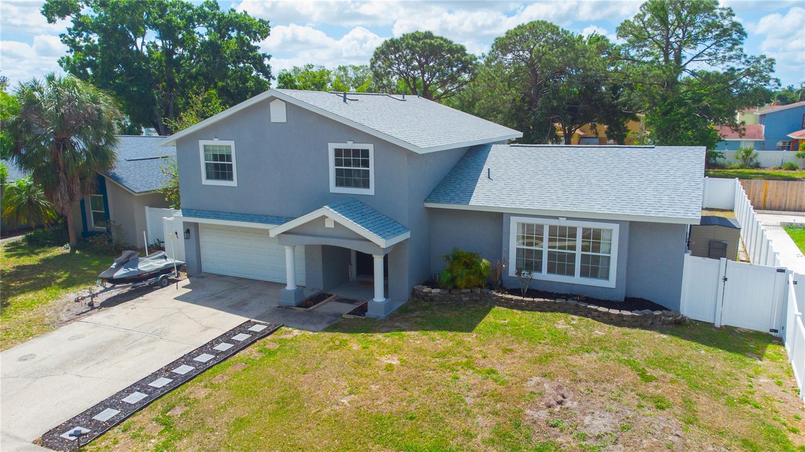 Listing photo id 0 for 7018 Oakview Circle