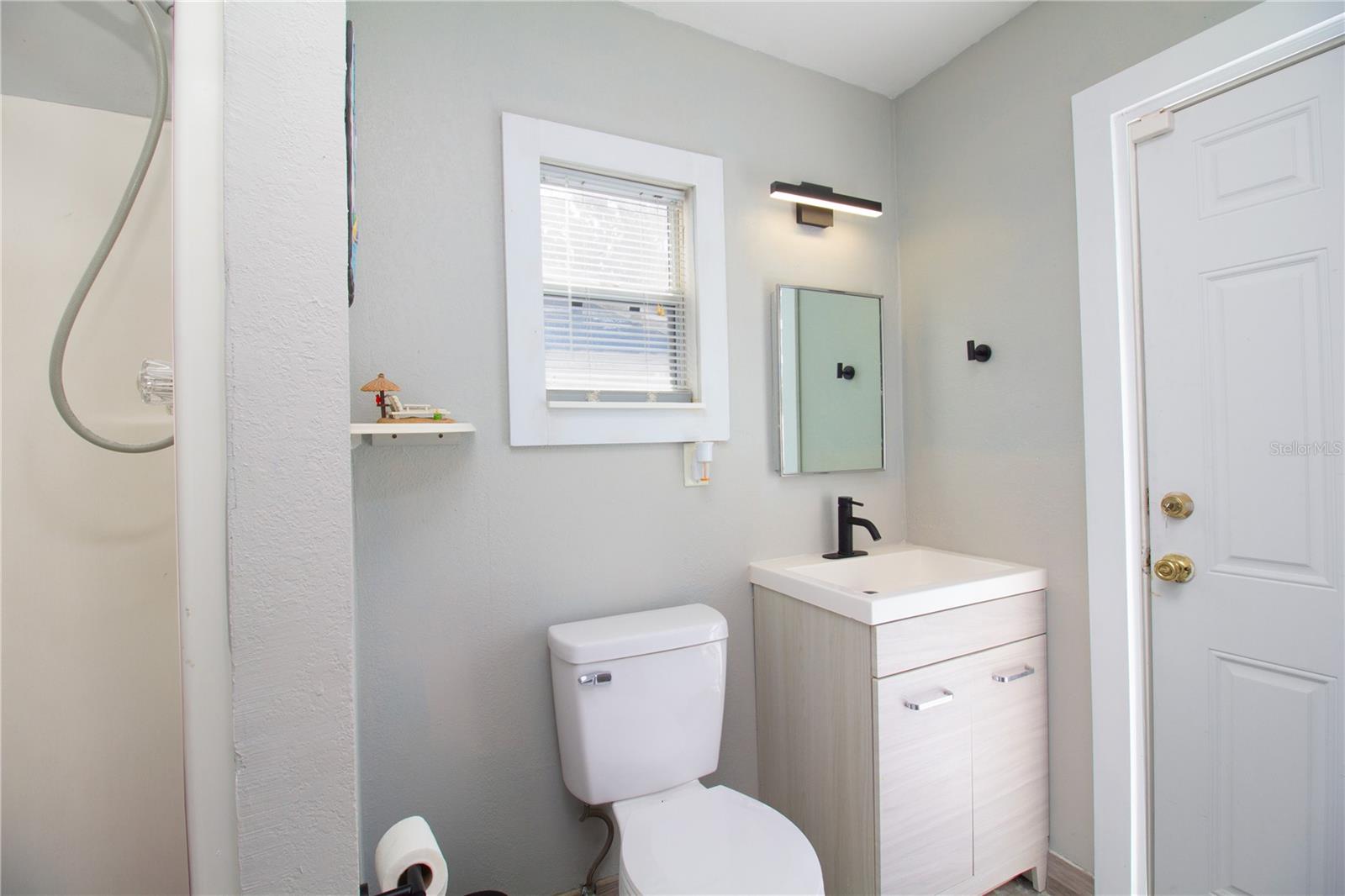 Listing photo id 20 for 7018 Oakview Circle