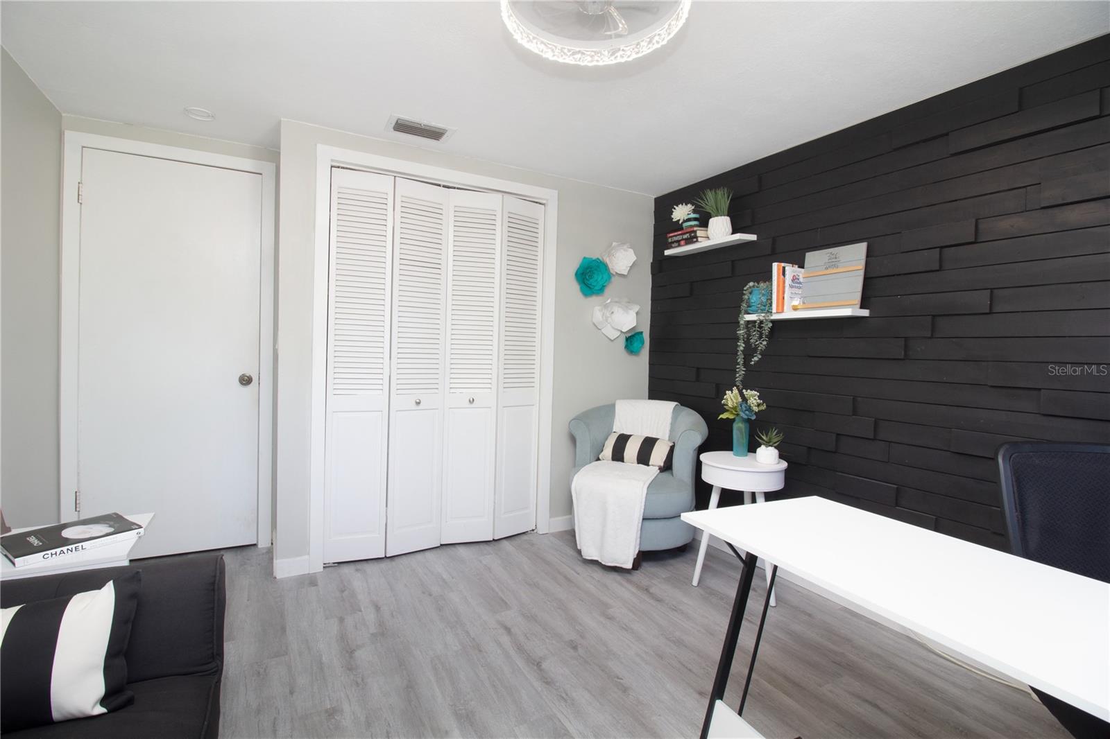 Listing photo id 26 for 7018 Oakview Circle