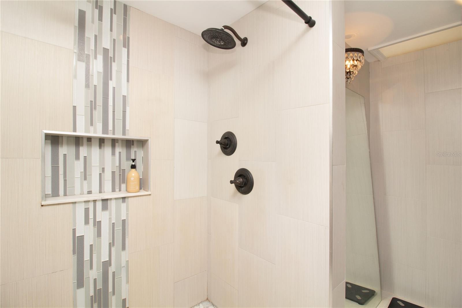 Listing photo id 29 for 7018 Oakview Circle