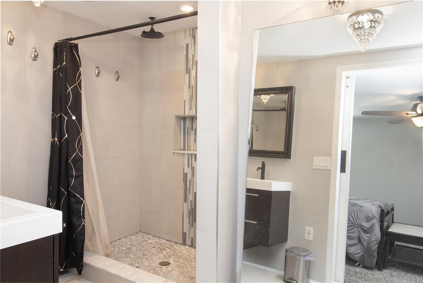 Listing photo id 31 for 7018 Oakview Circle