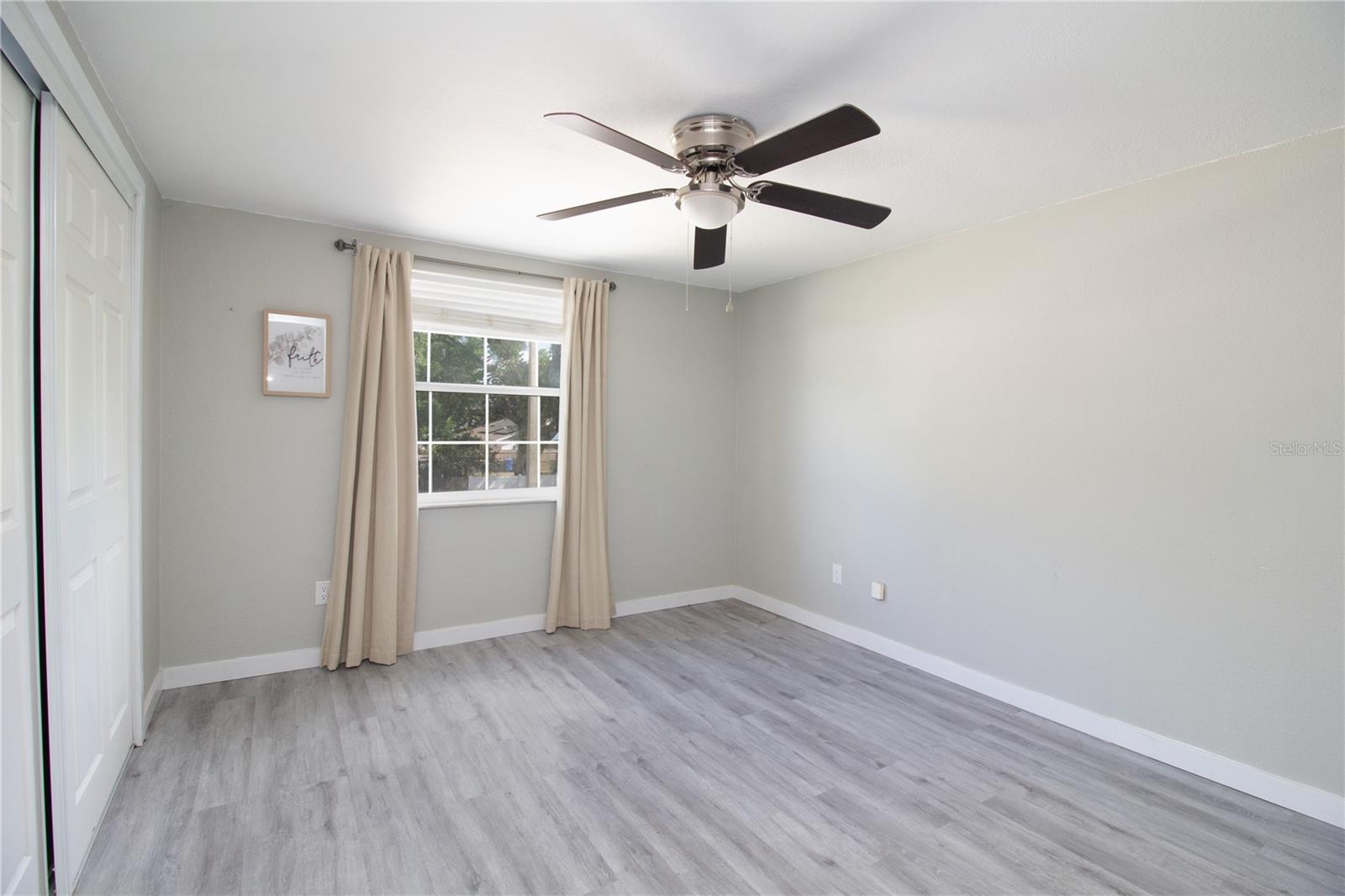 Listing photo id 33 for 7018 Oakview Circle