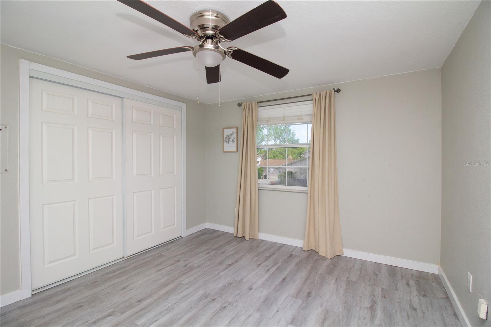 Listing photo id 34 for 7018 Oakview Circle