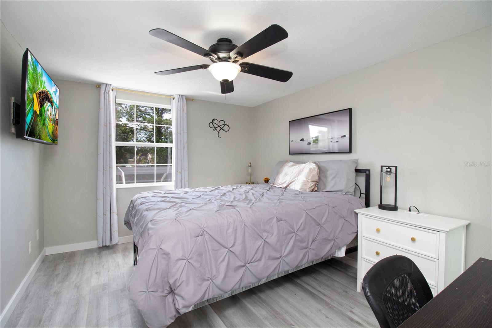 Listing photo id 37 for 7018 Oakview Circle