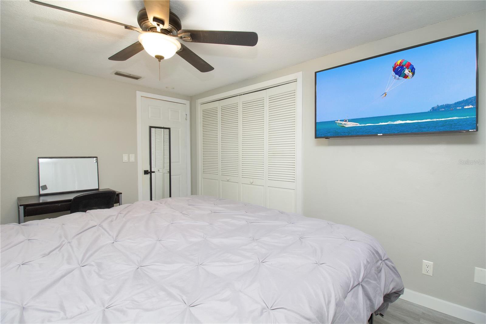 Listing photo id 38 for 7018 Oakview Circle