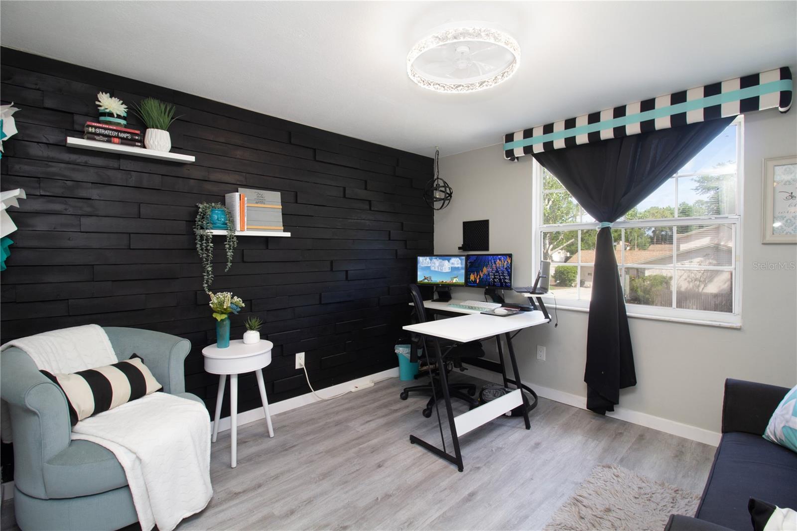 Listing photo id 39 for 7018 Oakview Circle