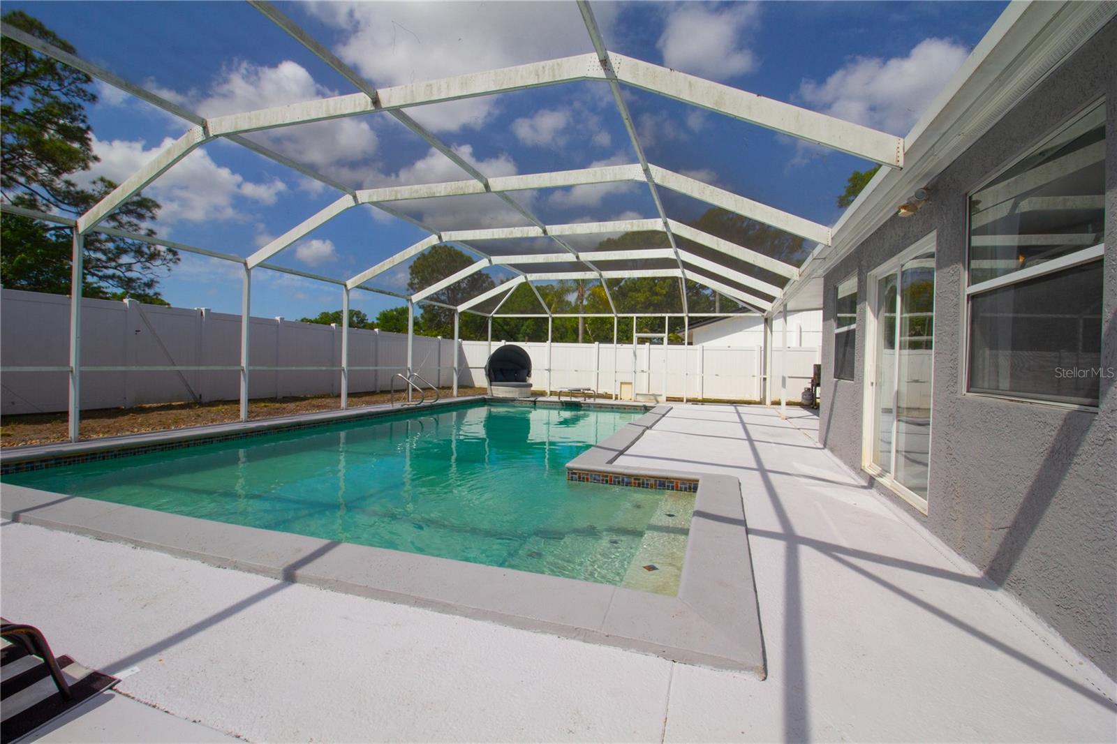 Listing photo id 41 for 7018 Oakview Circle