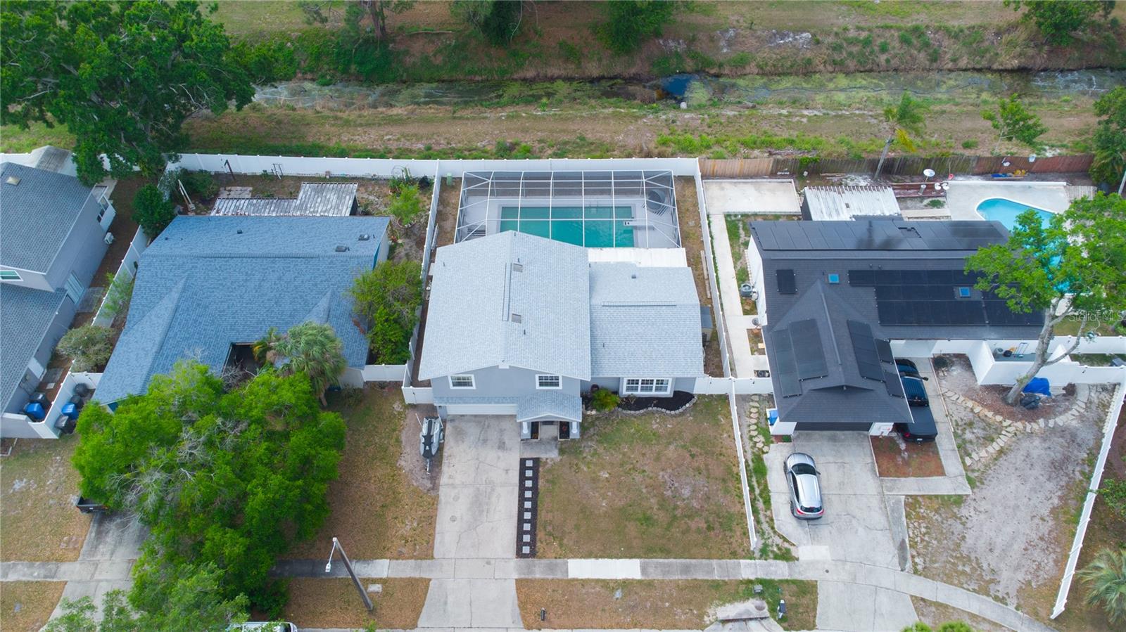 Listing photo id 47 for 7018 Oakview Circle