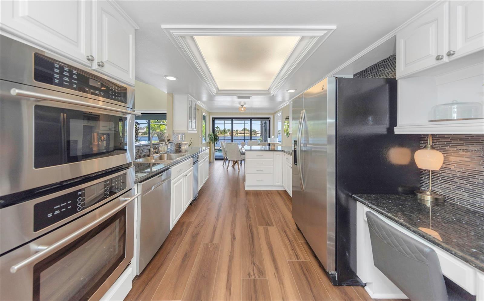 Listing photo id 11 for 9821 Bay Island Drive