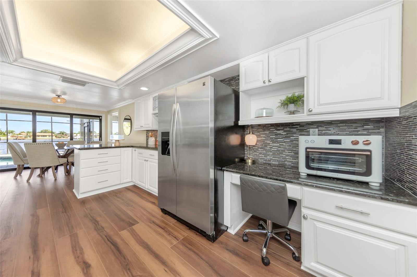 Listing photo id 12 for 9821 Bay Island Drive