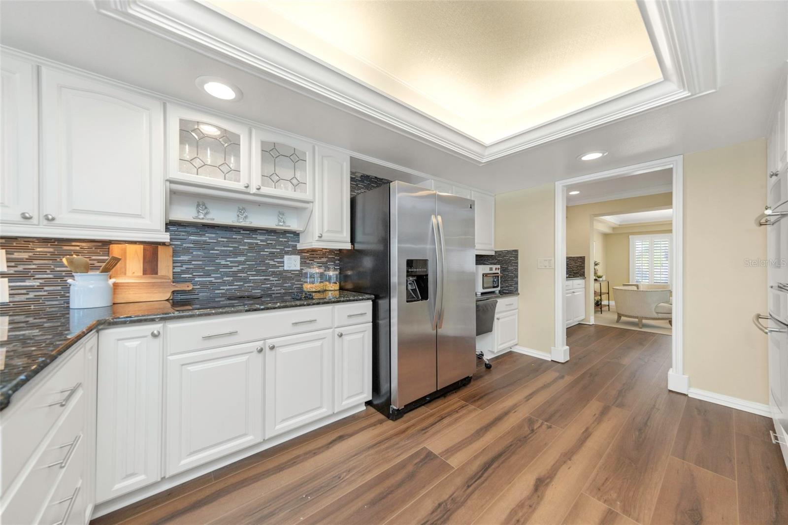 Listing photo id 13 for 9821 Bay Island Drive