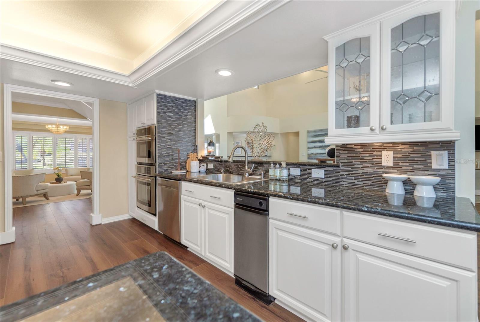 Listing photo id 14 for 9821 Bay Island Drive