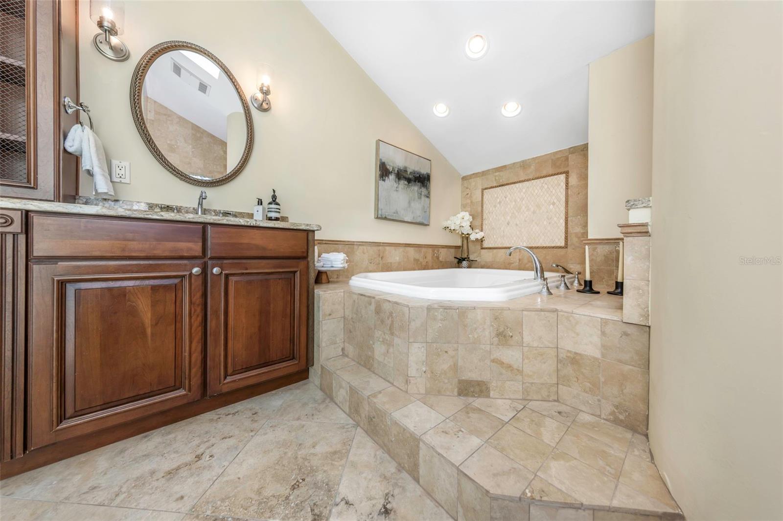 Listing photo id 18 for 9821 Bay Island Drive